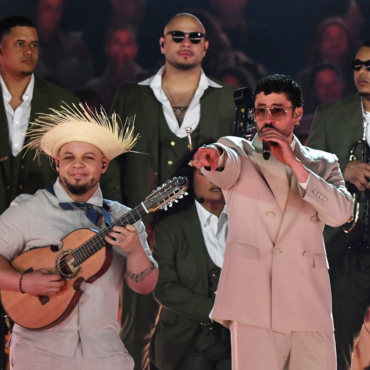 Bad Bunny homenajeó a Yeison Jiménez y Medellín cantó Aventurero
