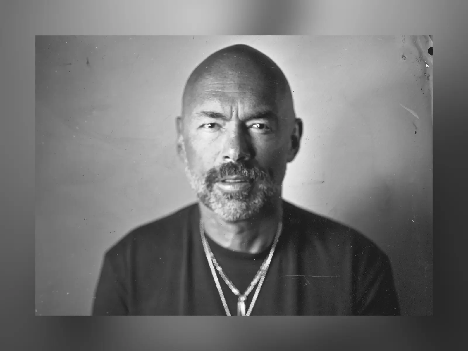 Santiago Cruz presenta “Sigo En Pie”, una canción sobre la resiliencia y las ganas de seguir adelante