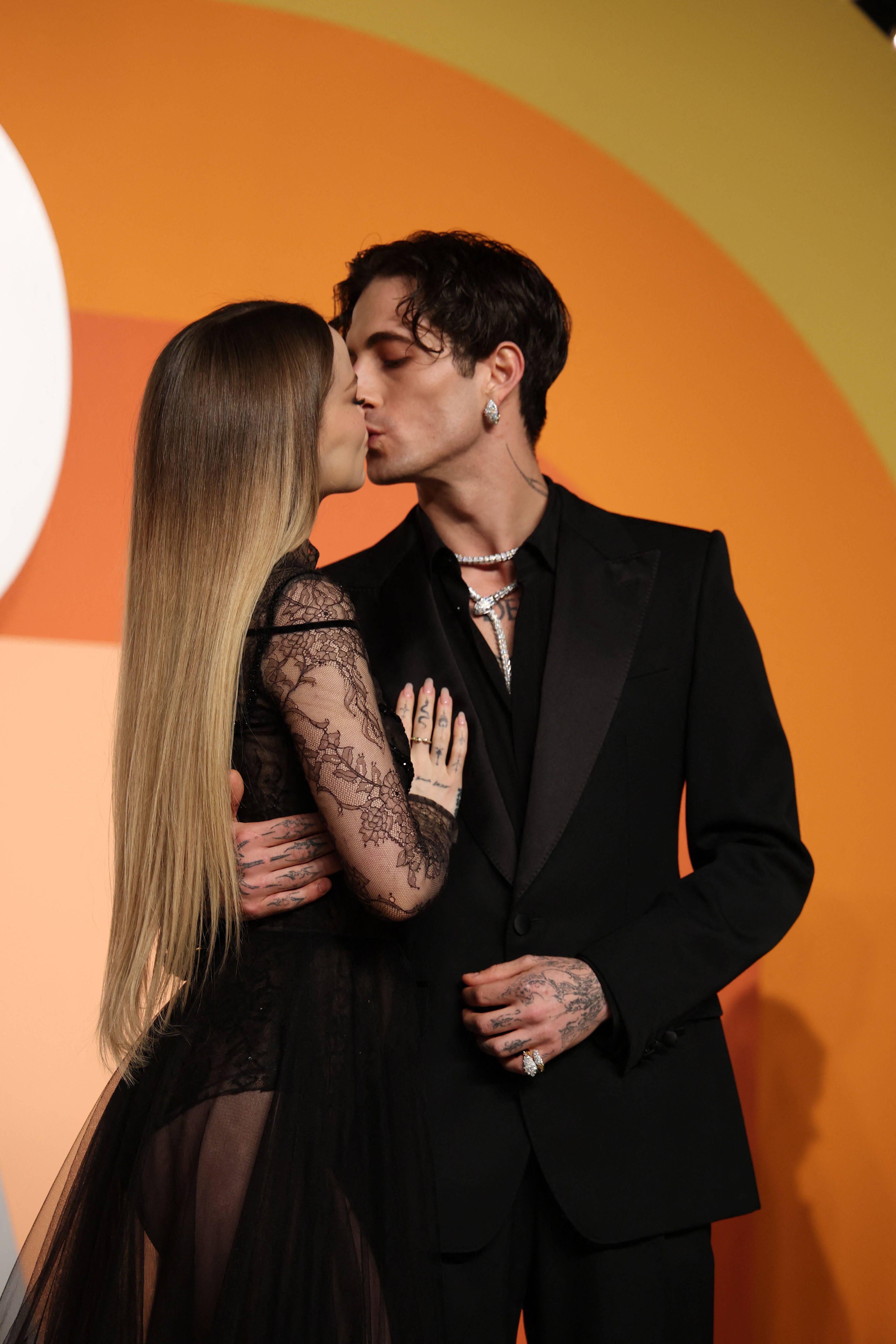 Damiano y Dove Cameron.jpg