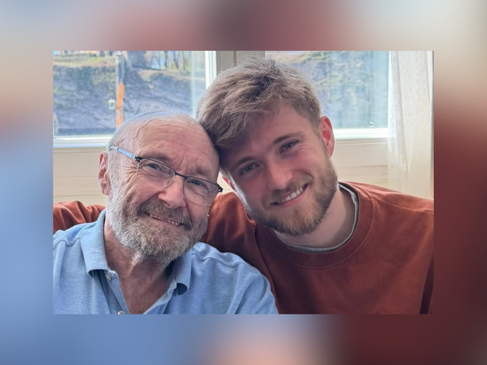 El hijo de Phil Collins sorprende por su parecido