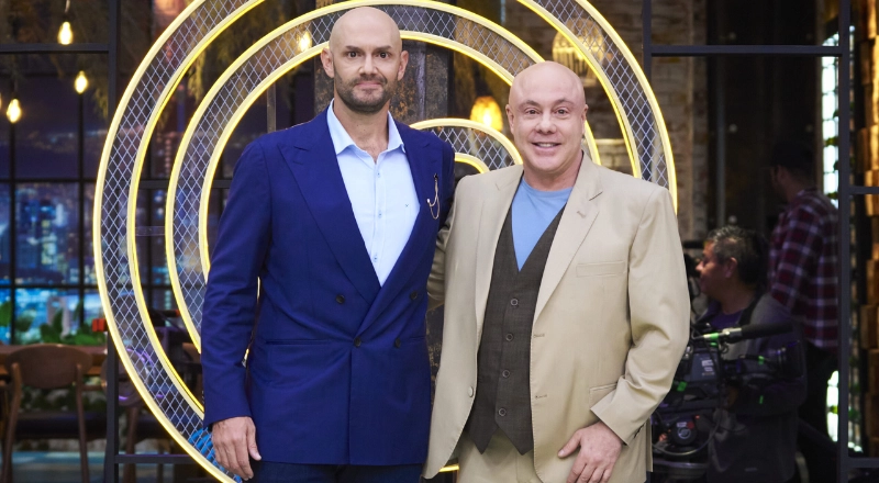 Nicolas-de-Zubiria-y-Jorge-Rausch-jurados-chefs-de-MasterChef-Colombia.webp