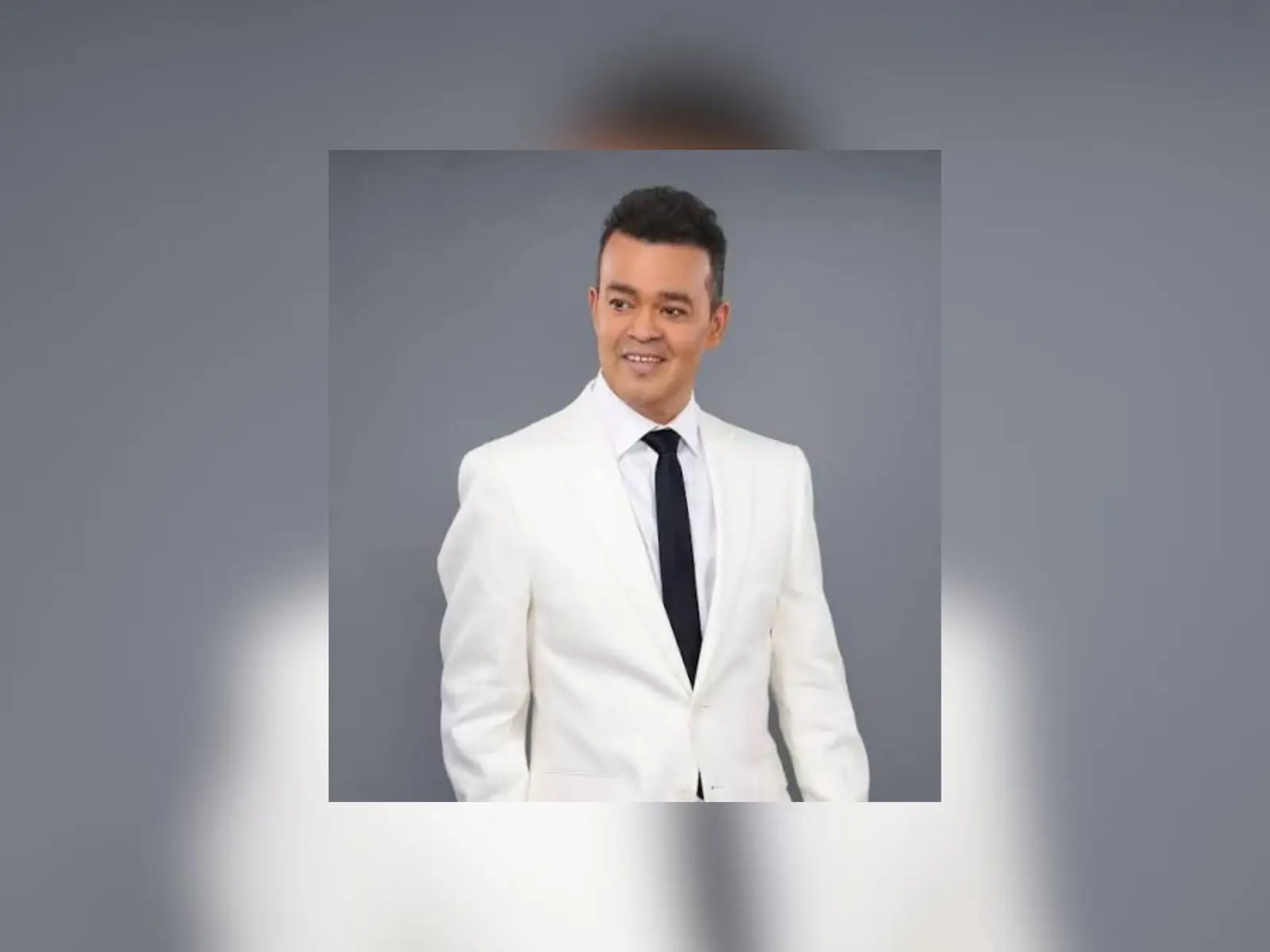 La música latina despide a Alex Bueno, una de sus voces más emblemáticas