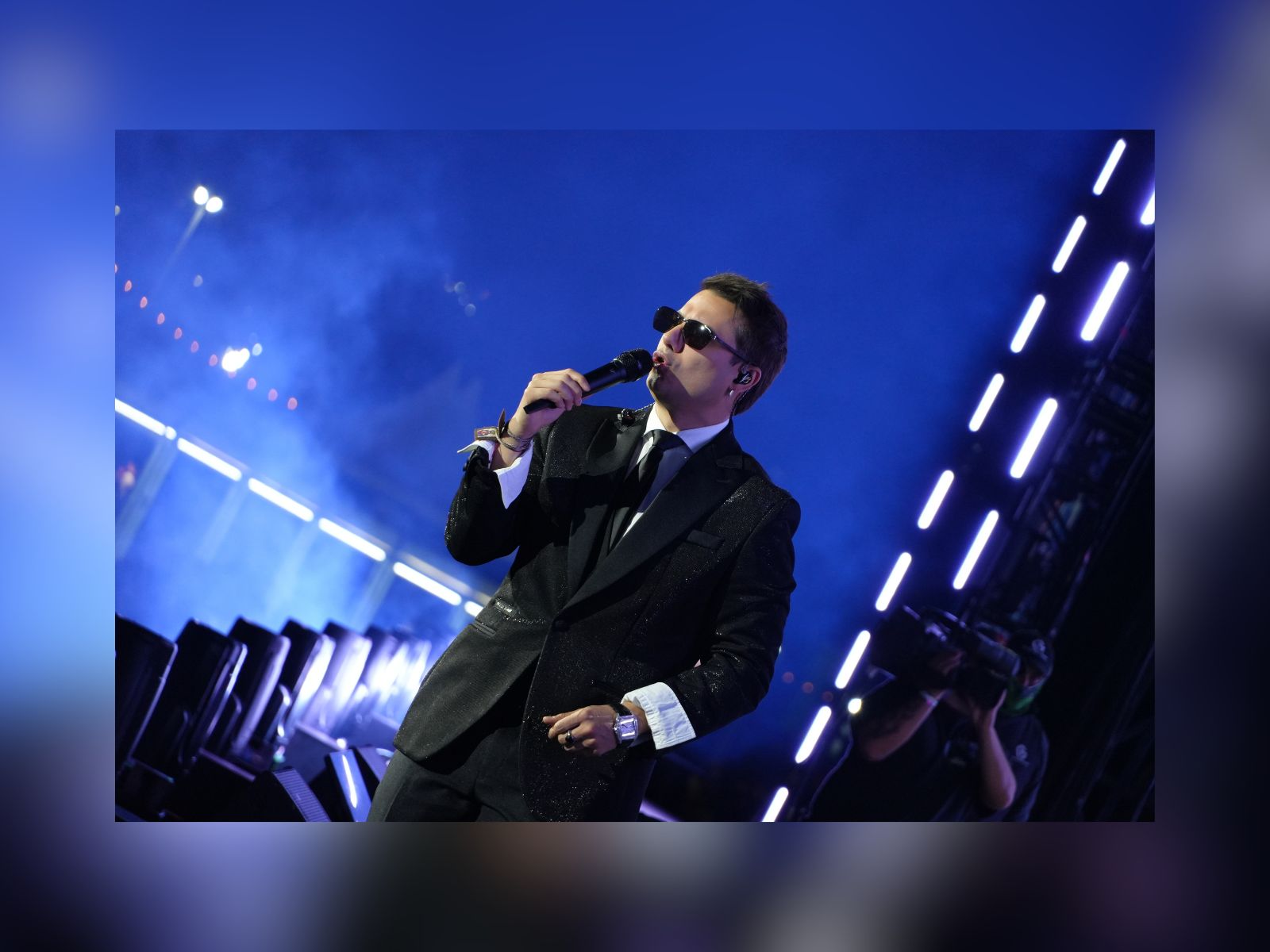 Pipe Bueno frenó su show por irrespeto a minuto de silencio por Venezuela