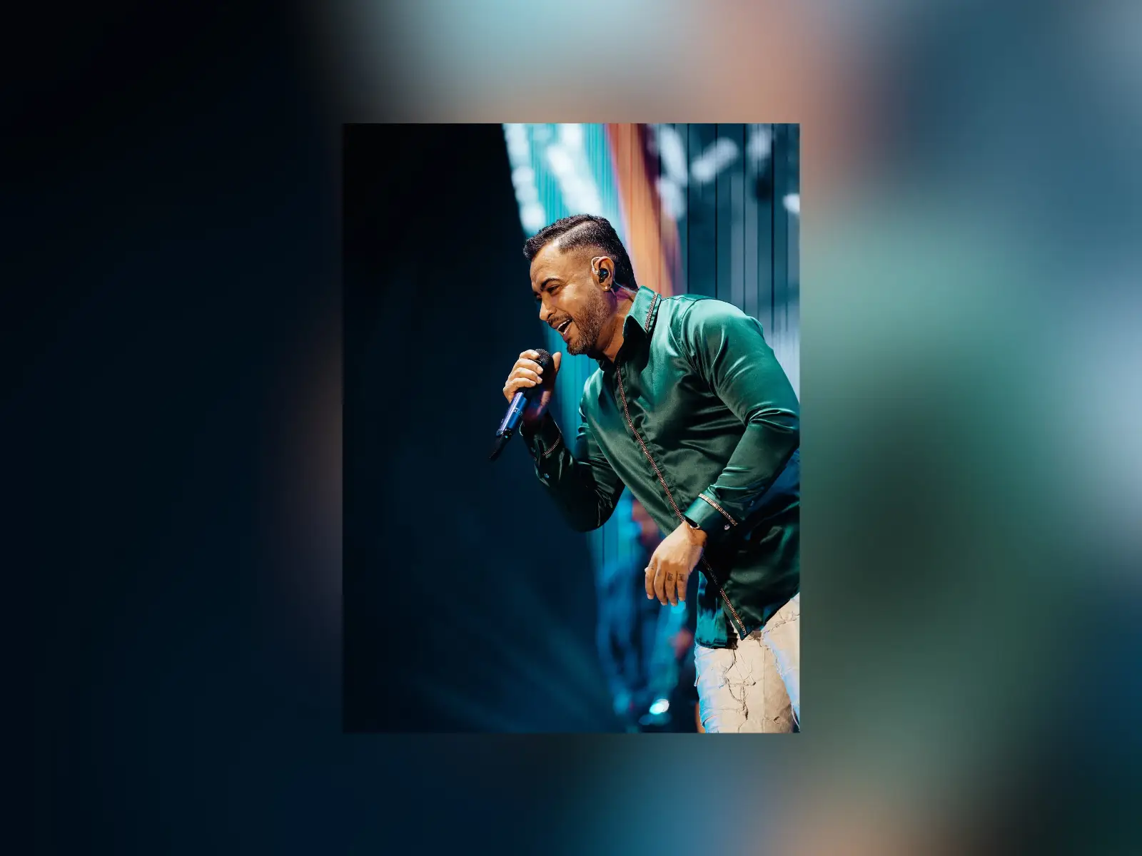Jhon Alex Castaño reinó en el Movistar Arena con una fiesta a puro despecho
