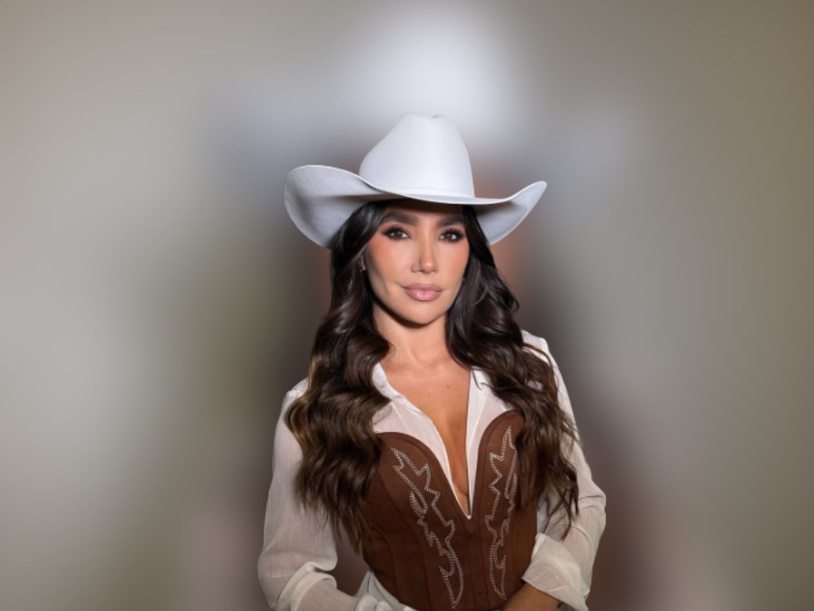 Paola Jara enciende las redes al revelar un adelanto de su próxima canción