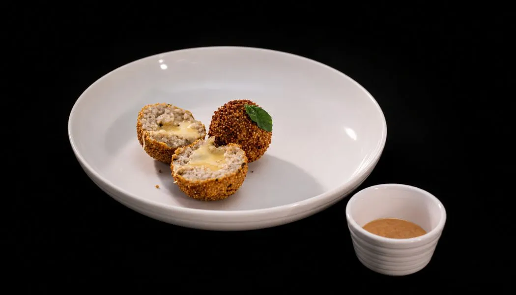 Arancini de arroz integral con quinoa y salsa de mayonesa