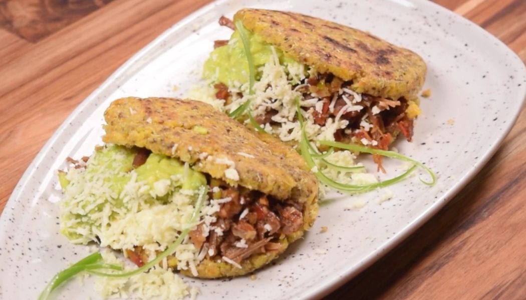 Reta de arepas de quinoa rellenas de carne desmechada Reta de arepas de quinoa rellenas de carne desmechada