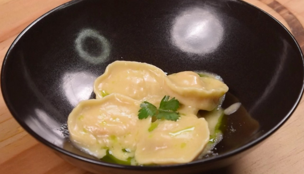 Capeletis rellenos de salmón