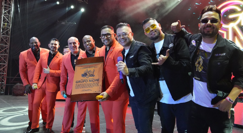 El Sol entregó una placa a Grupo Niche