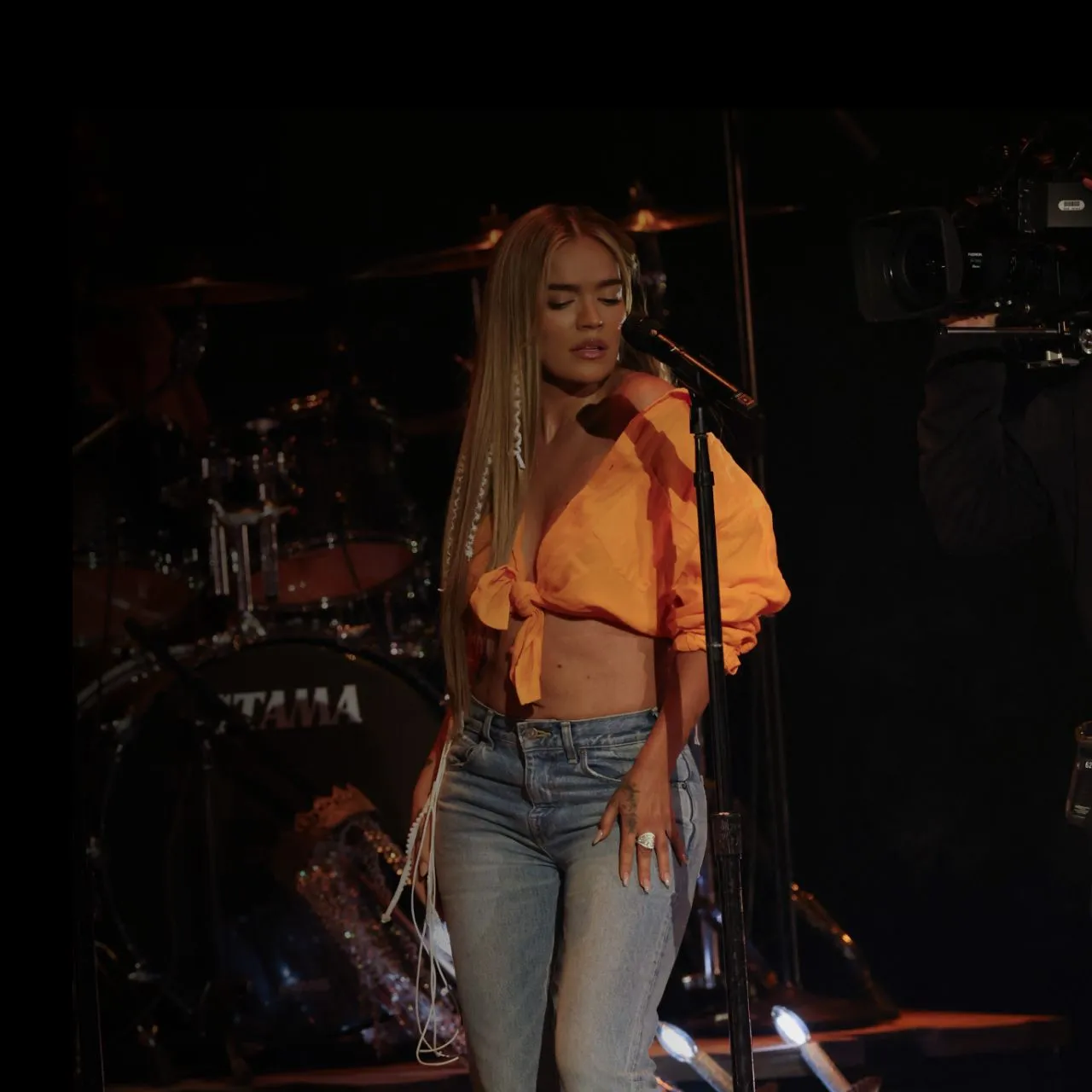 Karol G sorprende al incluir a “La Tigresa del Oriente” en su nuevo videoclip “Tropicoqueta”