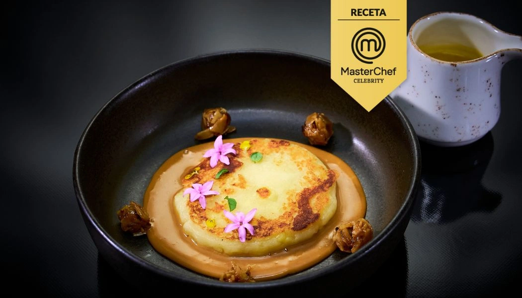 Receta arepa de yuca con salsa de arequipe.