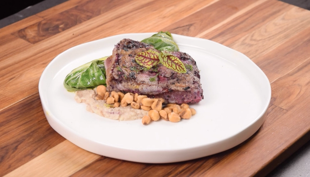 Silla de cordero curada con flor de Jamaica Silla de cordero curada con flor de Jamaica