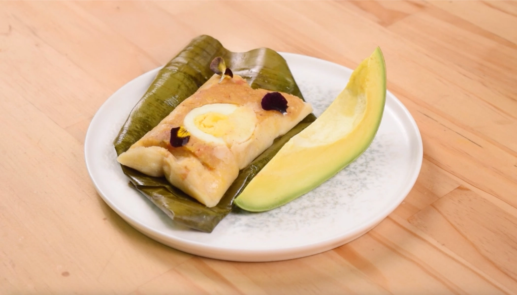 Tamal de pipián con ají de maní y volcán de arequipe image_alt
