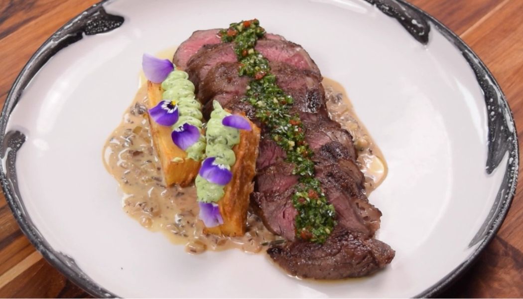 Res en salsa de champiñones y vino con chimichurri