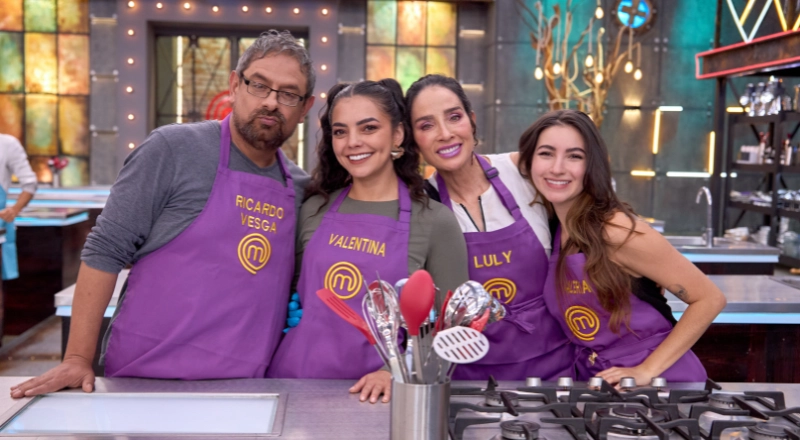 ricardo-valentina-luly-valeria-equipo-morado.webp