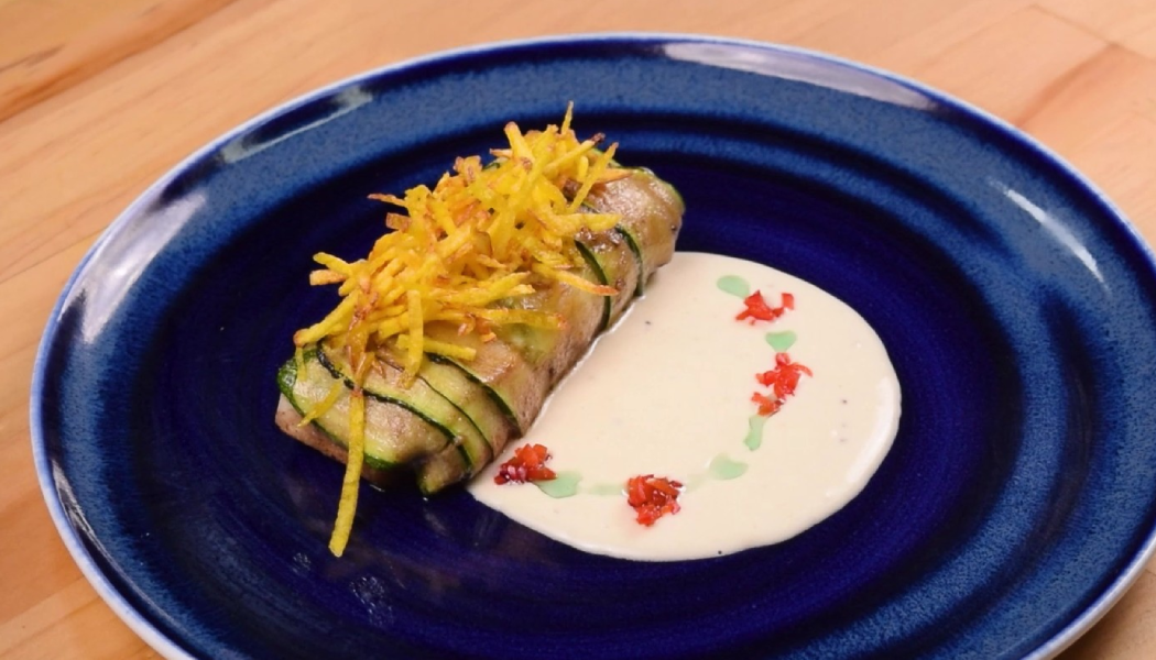 Rollo de zucchini y pescado Rollo de zucchini y pescado