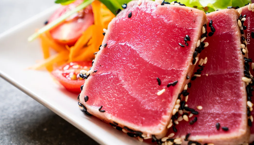 Receta tataki de atún en salsa de tamarindo y aceite de ajonjolí